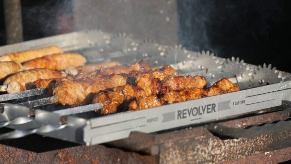 revolver bbq on a grill